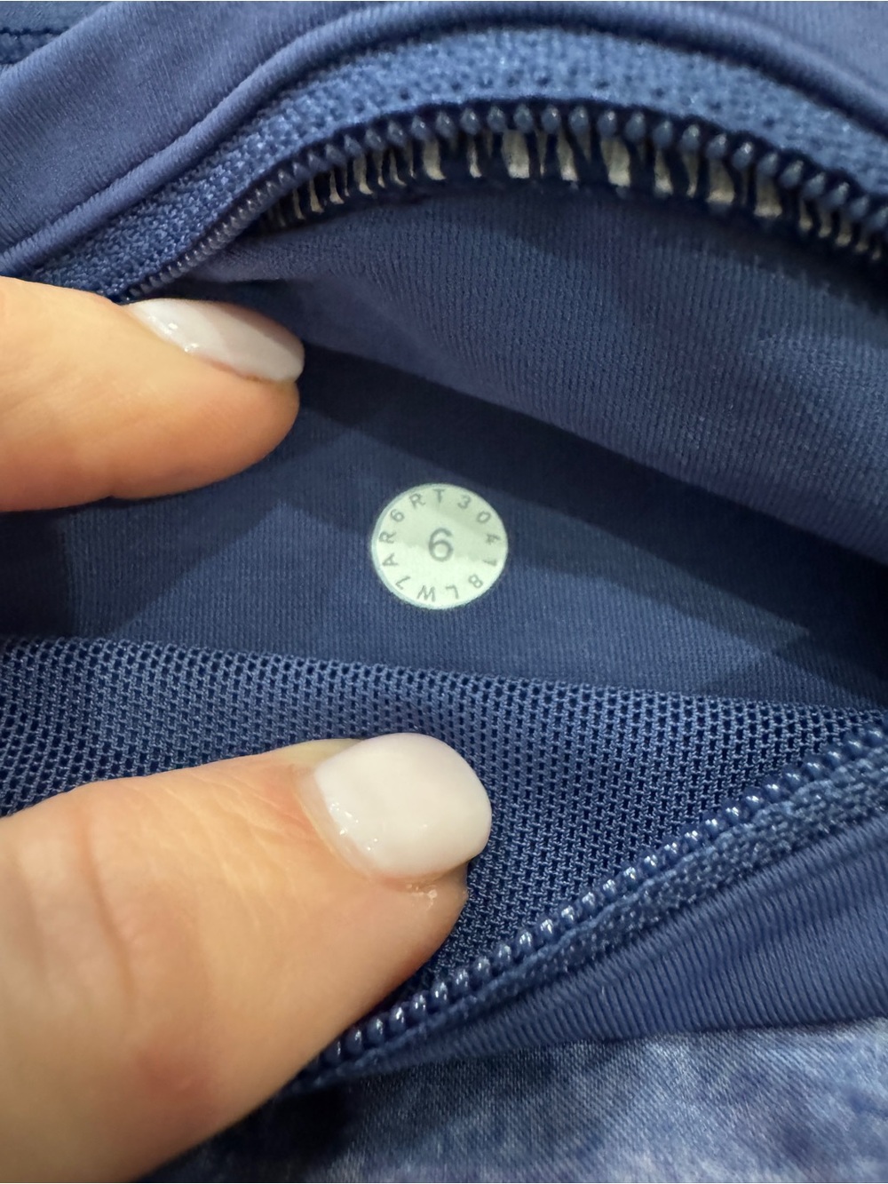 Lululemon Speed Shorts size 6 | original style/fit | 2.5 inches - Picture 5 of 8